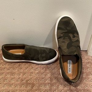 STEVE MADDEN ECCENTRIQ SNEAKERS